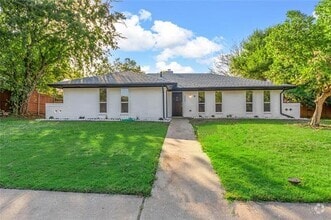 Building Photo - 2405 Roundrock Trail