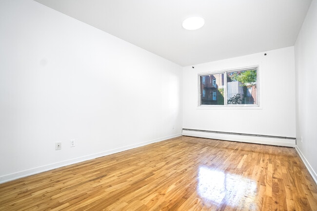 Building Photo - 2425 Av Madison