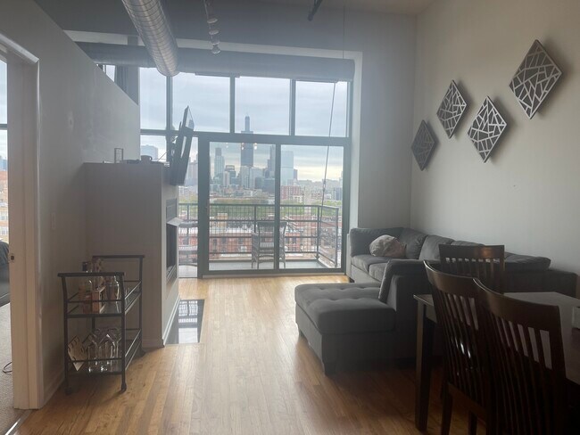 Foto del edificio - 1645 W Ogden Ave