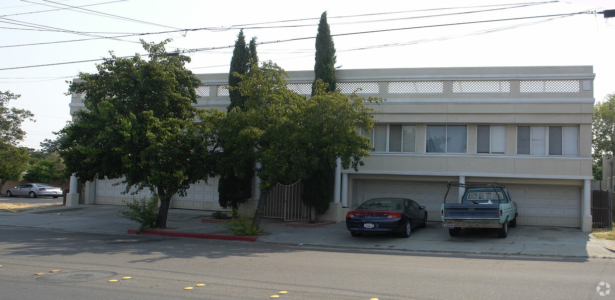 Primary Photo - 1013 G St