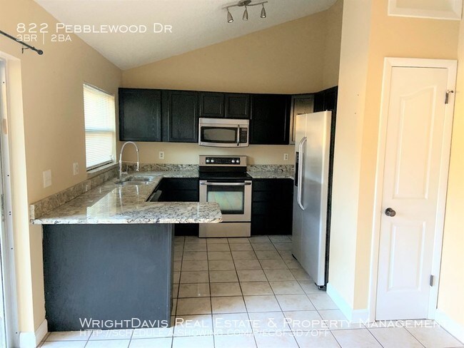 Building Photo - 822 Pebblewood Dr