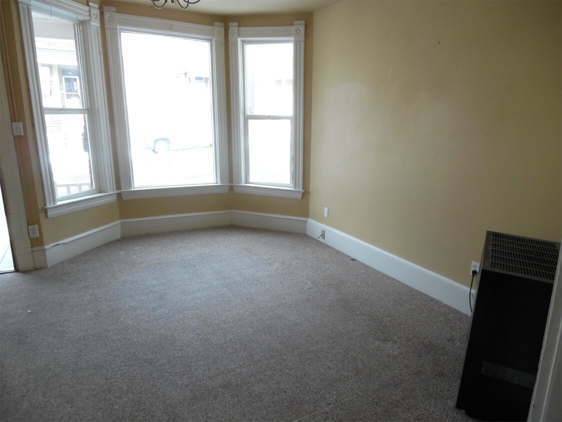 Primary Photo - 628 W Granite St