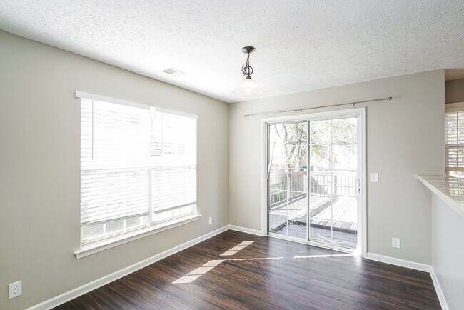 Foto del edificio - 6713 Ascot Dr