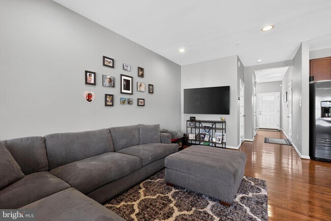 Foto del edificio - 1551 Emily Ct