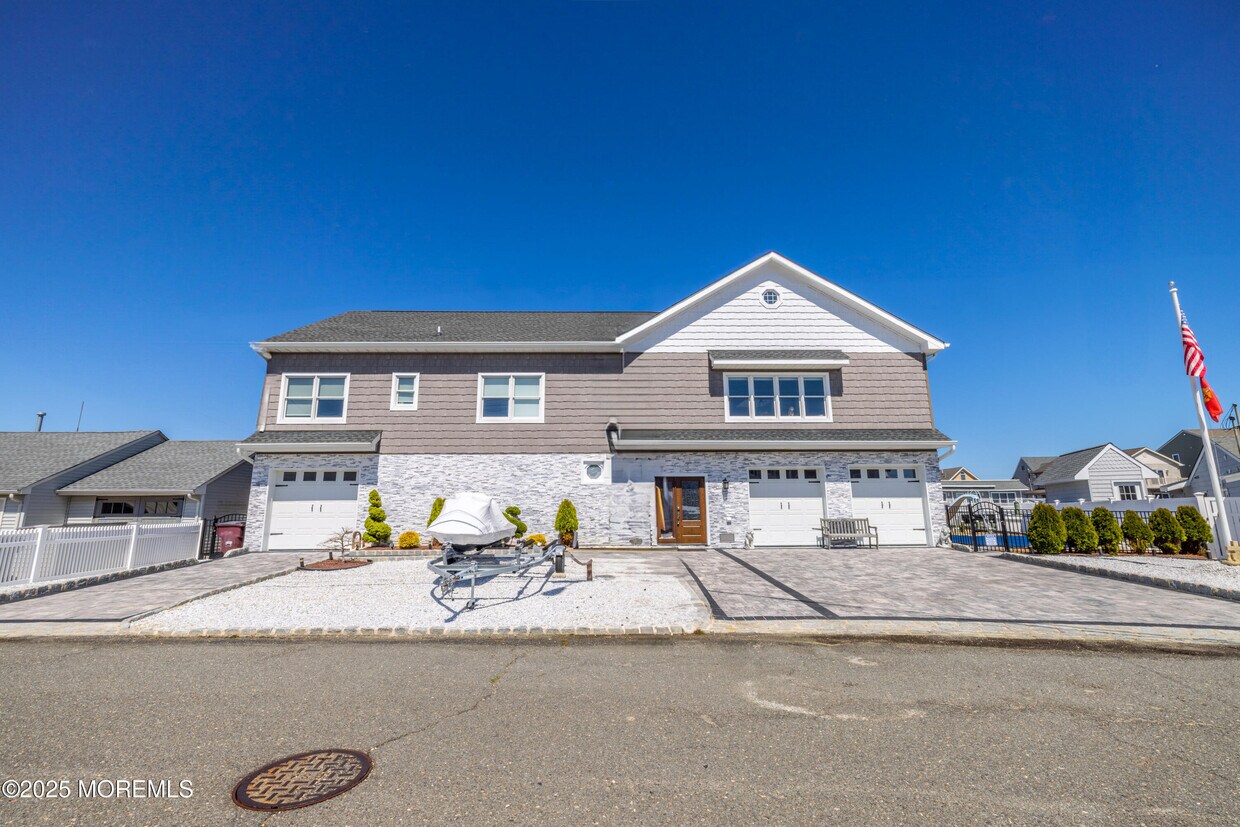 Foto principal - 241 Fernwood Dr
