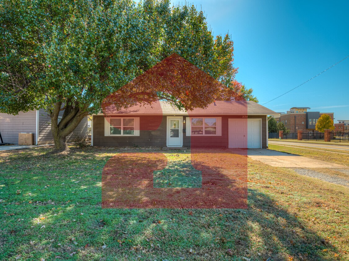 Foto principal - 224 W 5th St