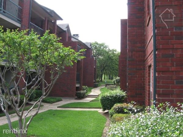 Building Photo - 1121 Amherst Dr