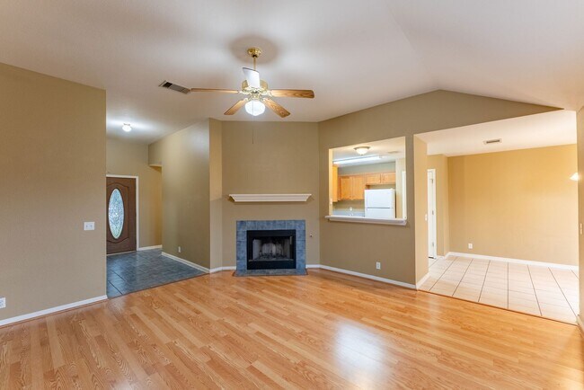 Foto del edificio - Modern Elegance Beckons: Unveil Your Dream Home in Kyle, TX!