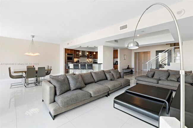 Foto del edificio - 3301 NE 183rd St