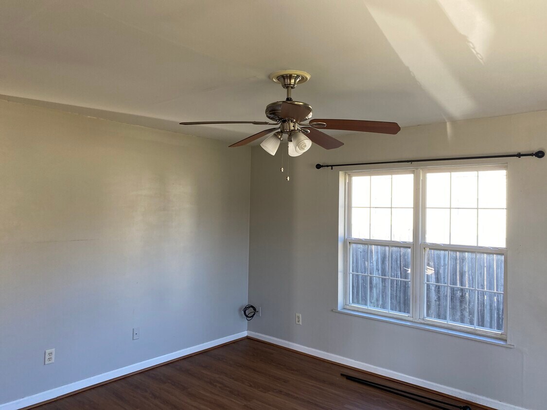 Building Photo - 11117 Kemper Ave