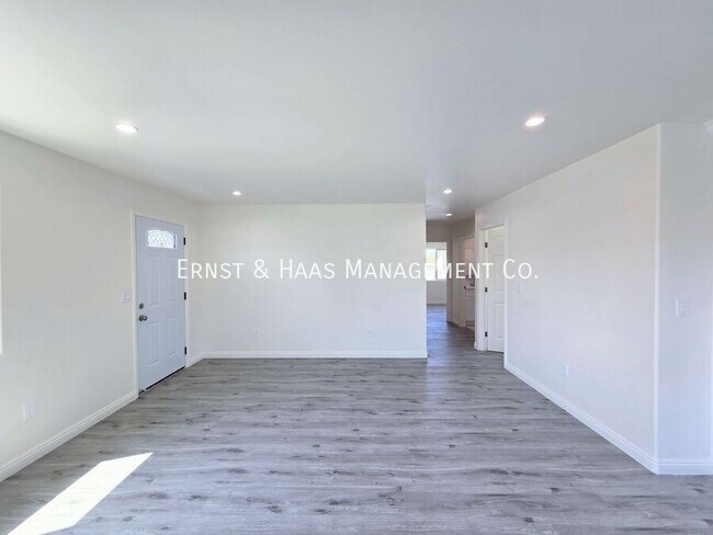 Foto del edificio - 1320 Lewis Ave