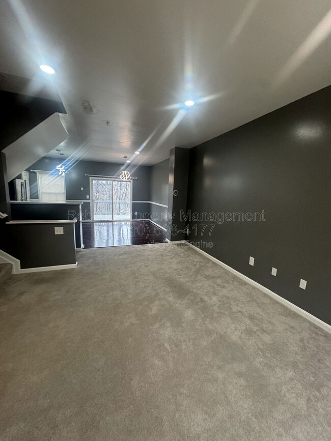 Building Photo - 54 Royalty Cir