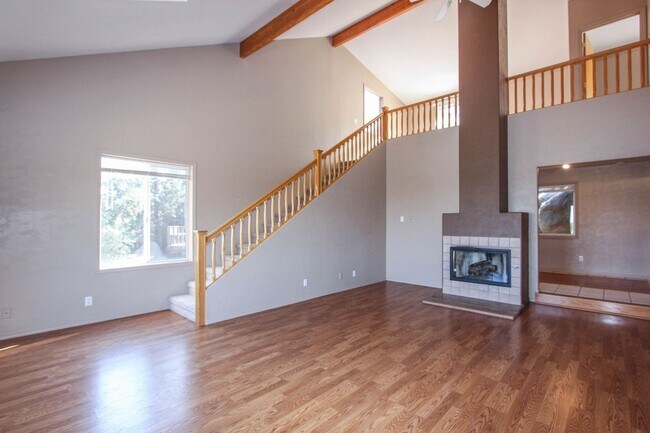 Foto del edificio - Home located in Pines & Boulders