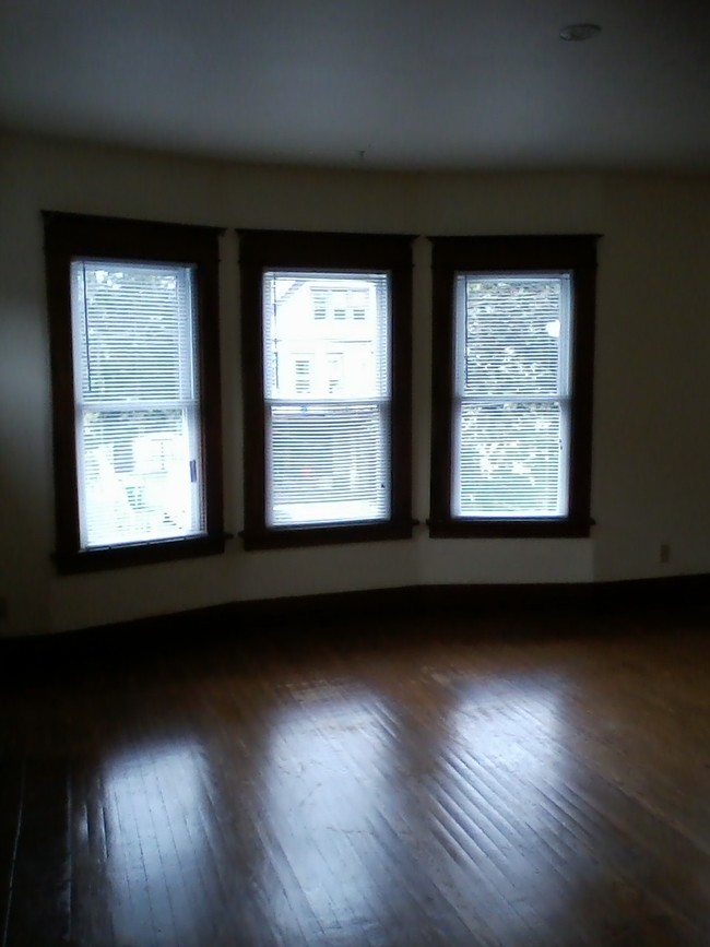 Building Photo - 65 Kamper Ave