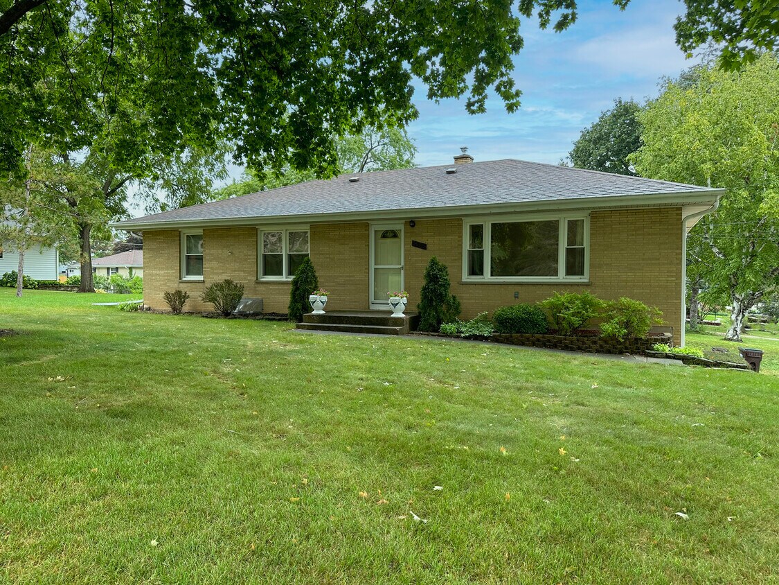 Primary Photo - 5718 South St