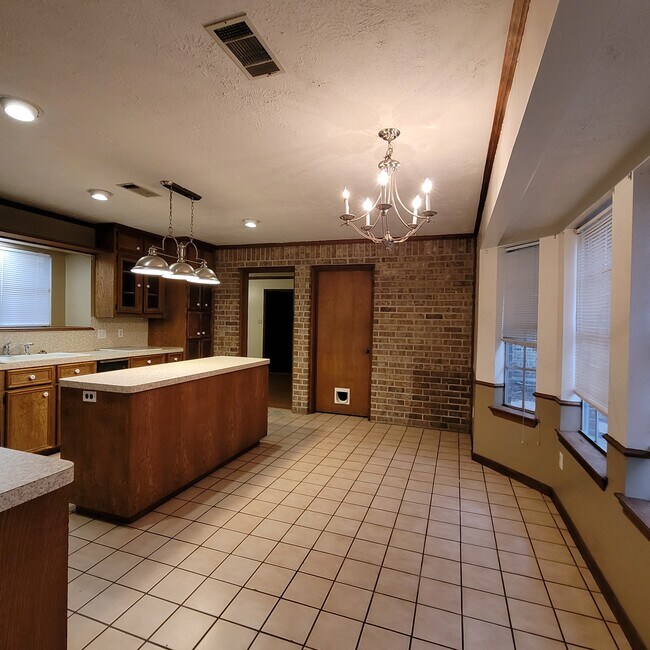 breakfast nook area and kitchen island - 20433 Kermier Rd