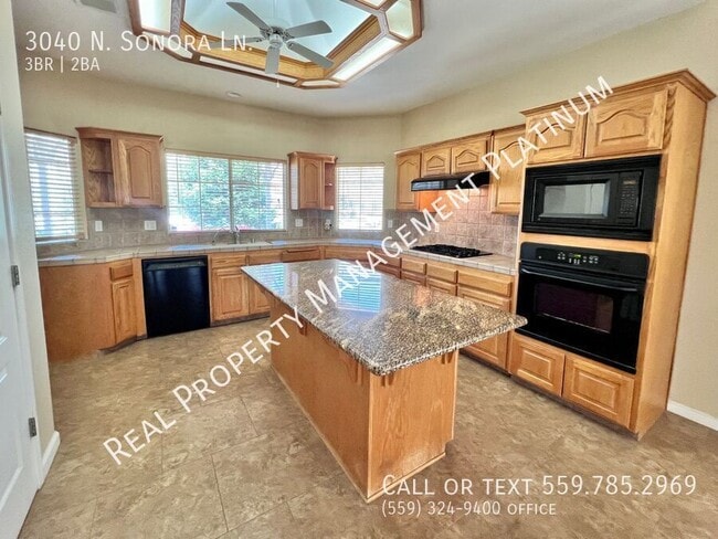 Building Photo - 3040 N Sonora Ave