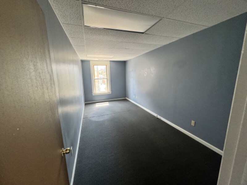 Building Photo - 108-108.5-1085 Miami St