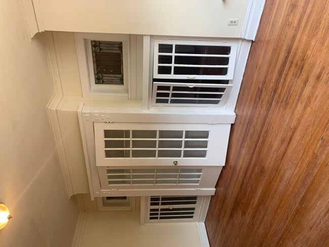 Building Photo - 5152 S King Dr