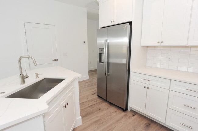 Building Photo - ANNUAL RENTAL - 3 Bedroom, 2 Bath Villa Ho...