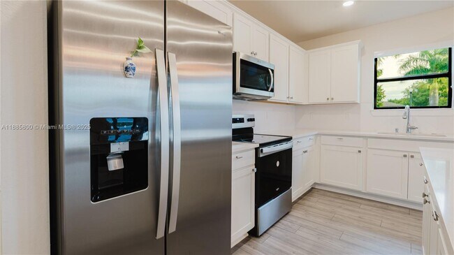 Foto del edificio - 3001 Hibiscus Ave