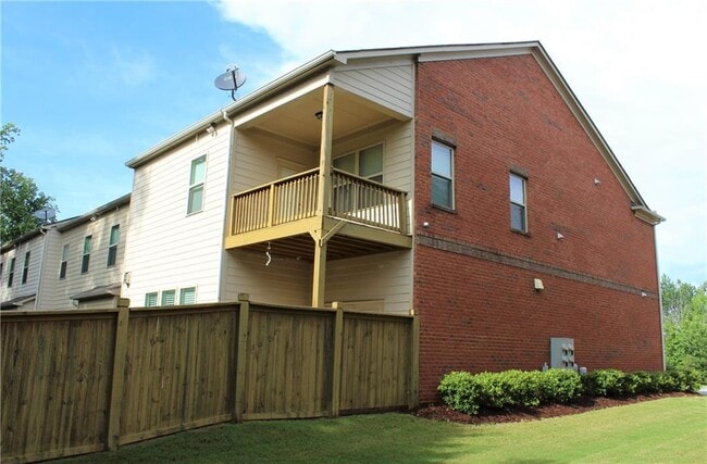 Building Photo - 2503 Norwood Dr SE