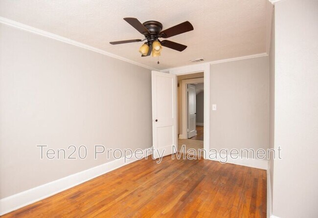Foto del edificio - 3111 15th Ave