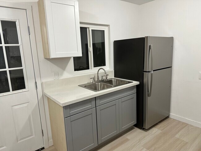 Foto del edificio - 735 N Madison Ave