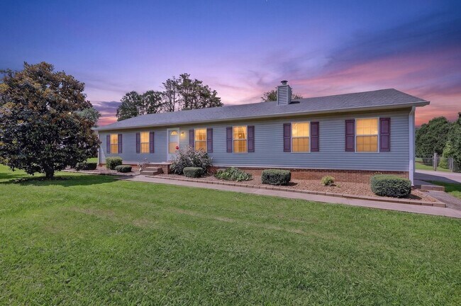 Building Photo - 2504 Angelyn Dr