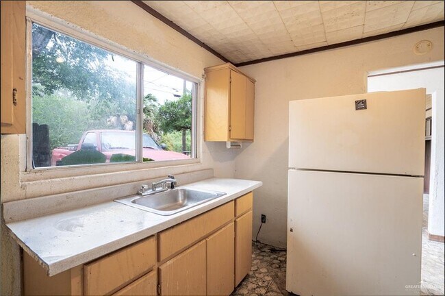 Foto del edificio - 605 E 8th St