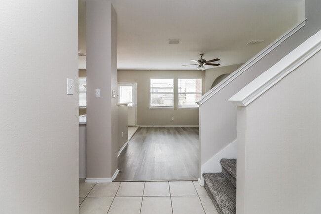 Building Photo - 716 Twin Creek Dr