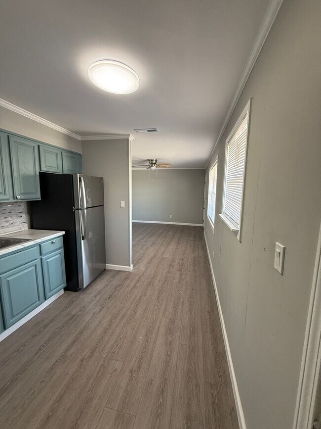 Foto del edificio - 5324 Pinetree Ave