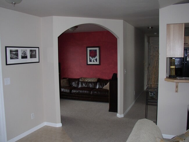 Building Photo - 119 Sanders Ave