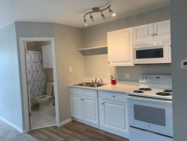 Foto del edificio - Studio Garage Apartment - 717B Honeysuckle...