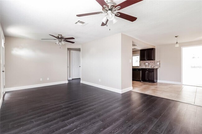 Foto del edificio - 6230 Westport Dr