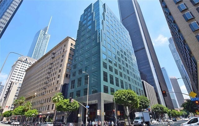 Foto principal - 655 S Hope St