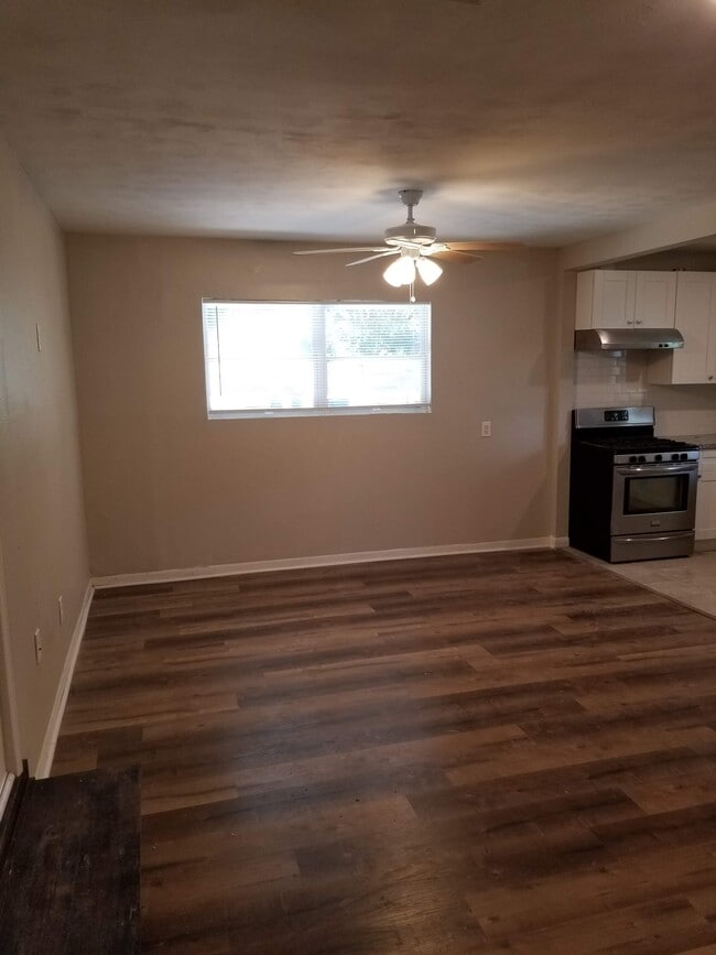 Living Room - 601 N Pruett St