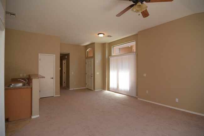 Building Photo - Well Maintained 2 Bedroom 2 Bath Home! Great South Tucson Location!