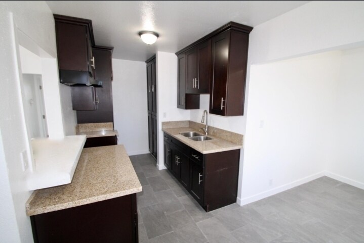 Foto principal - 10705 S Figueroa St