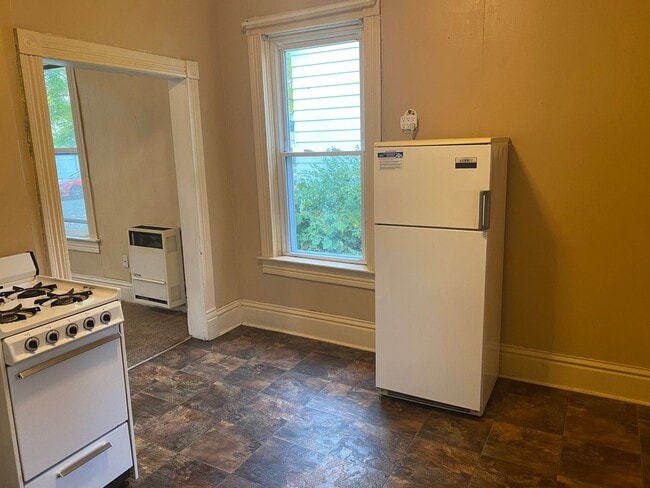 Building Photo - 614 Humboldt Ave