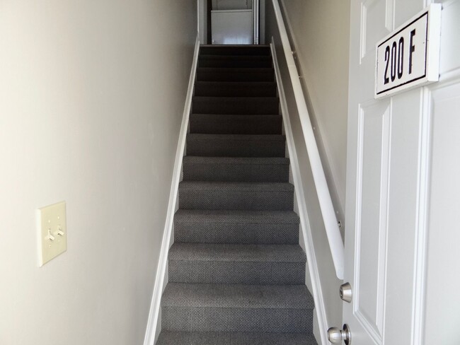 Foto del edificio - Rent Special w/ year lease- Beautifully Re...