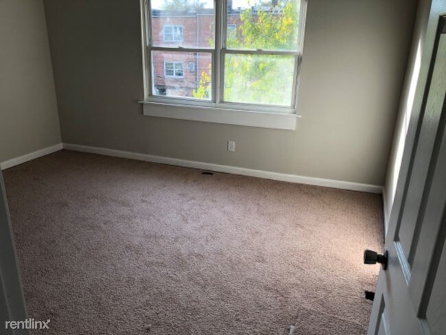Building Photo - 3 br, 1.5 bath Townhome - 68 S Morley St