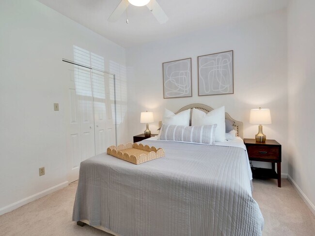 Foto del edificio - 2225 Paul Russell Cir