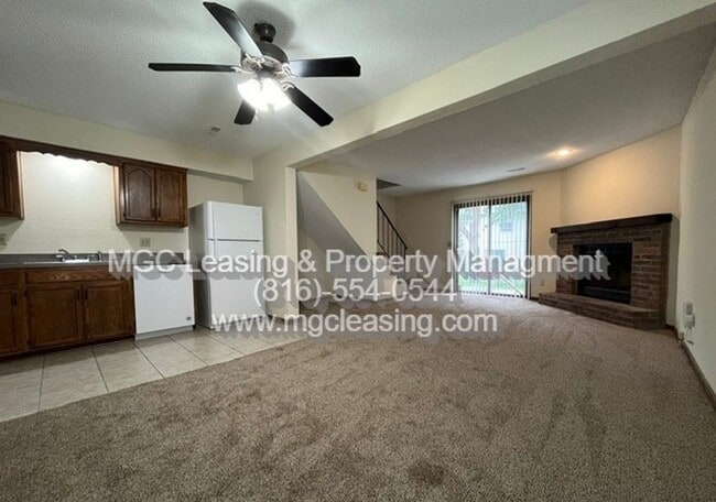 Building Photo - 3557-3563 NE Independence Cir