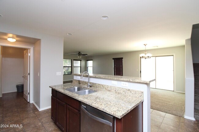 Building Photo - 927 S Hawk Ln