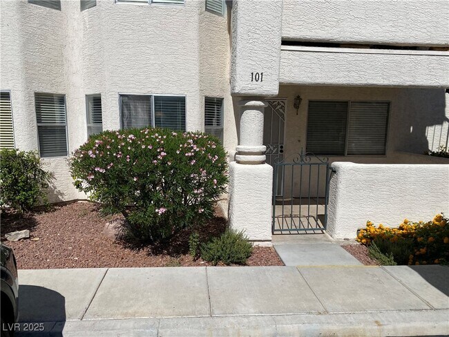 Foto del edificio - 7948 Decker Canyon Dr