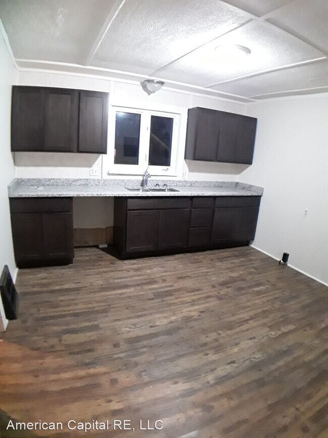 Building Photo - 3 br, 1 bath House - 2943 Main St