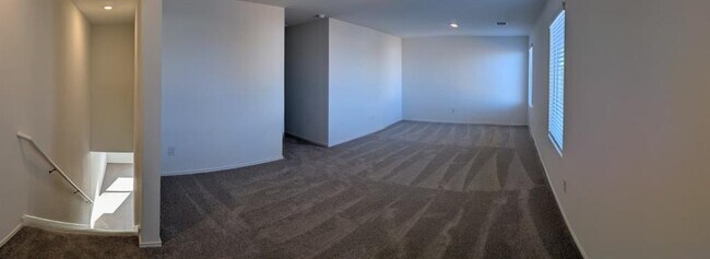 Foto del edificio - 635 Whoopers Lp