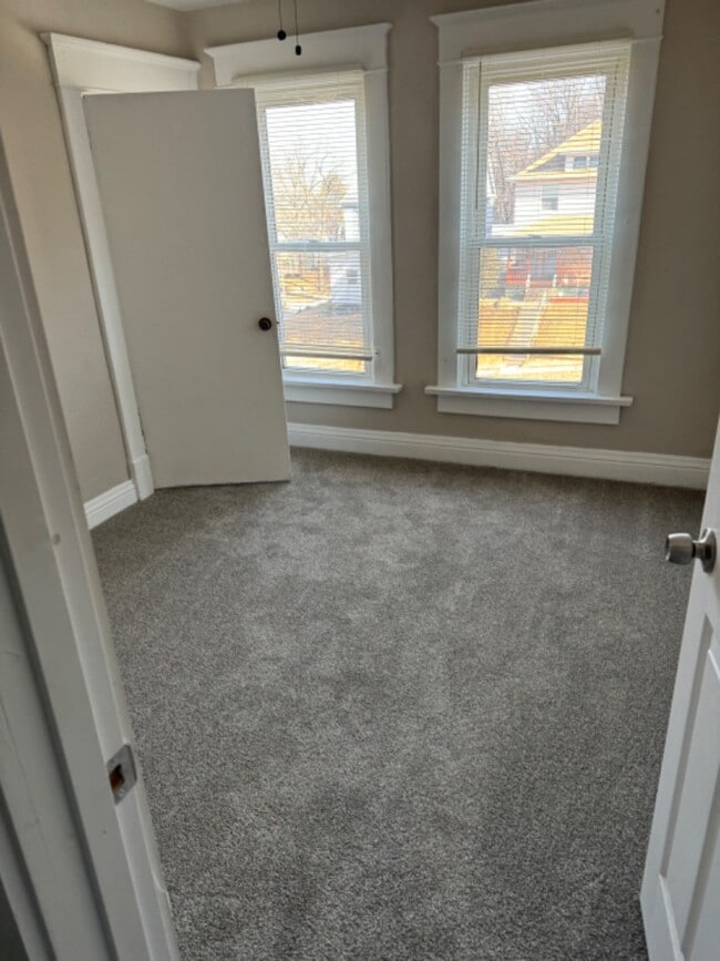 Building Photo - Charming 3-Bedroom Home with Modern Upgrad...
