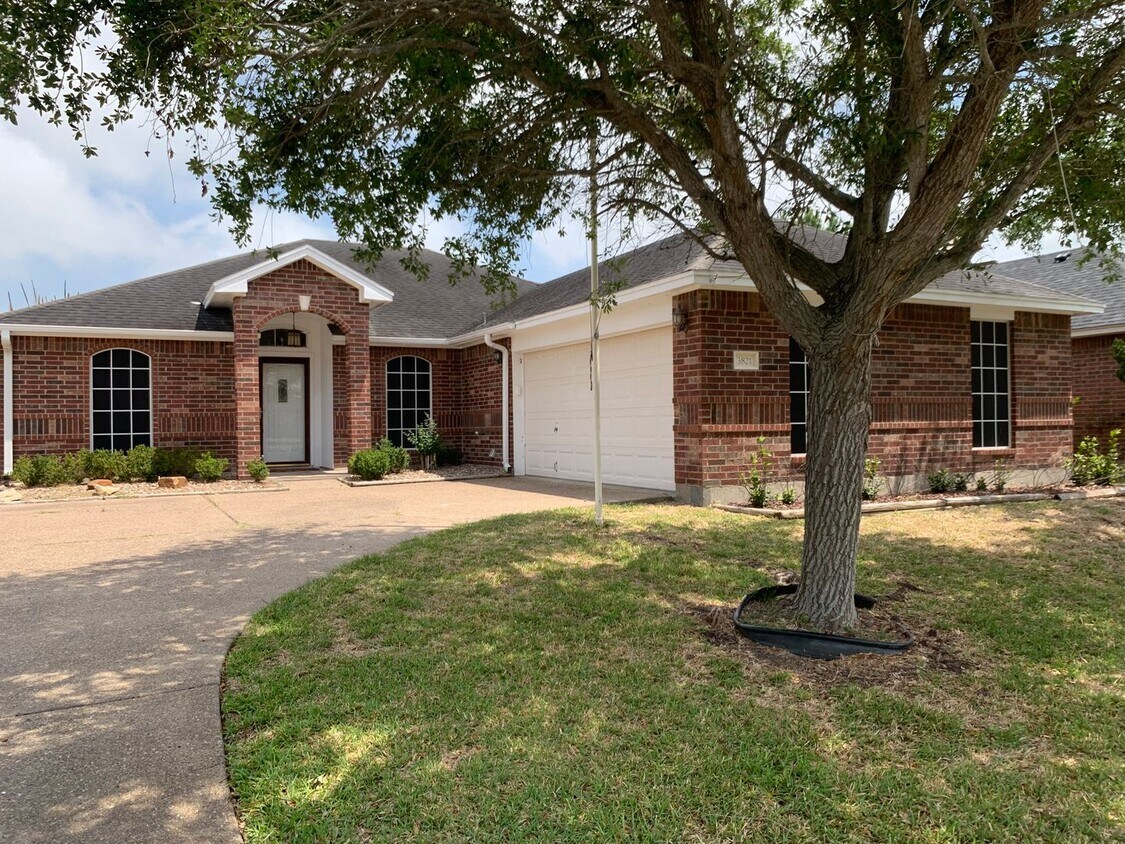 Foto principal - 3821 Brockhampton - 4/Bed 2/Bath - $2295/m...